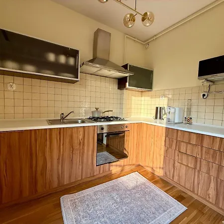 Cozy In The Heart Of Old Prague, Walking Distance To The Old Town, Zoo, Prague Park And National Stadium Varsavia