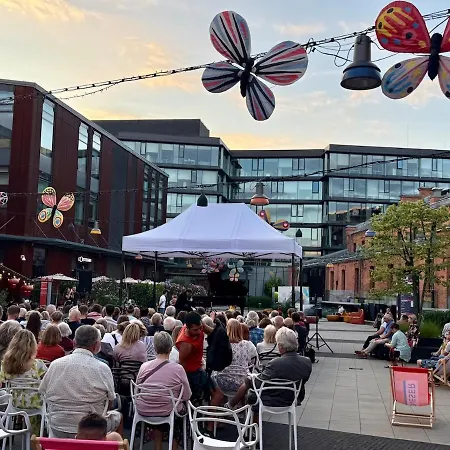 Cozy In The Heart Of Old Prague, Walking Distance To The Old Town, Zoo, Prague Park And National Stadium *