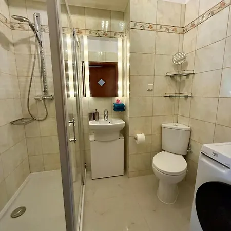 Cozy In The Heart Of Old Prague, Walking Distance To The Old Town, Zoo, Prague Park And National Stadium Appartamento Varsavia