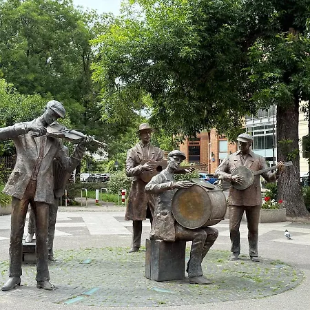 Cozy In The Heart Of Old Prague, Walking Distance To The Old Town, Zoo, Prague Park And National Stadium ורשה